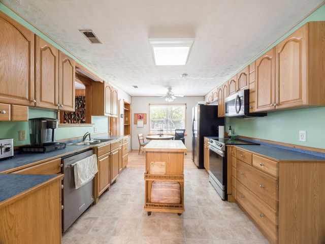 87 Micajah Davis Lane, Denison, TX 75020