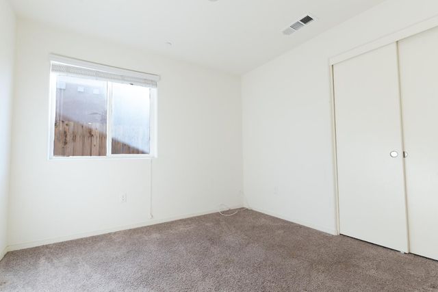 1853 S Kerckhoff Way, Hanford, CA 93230