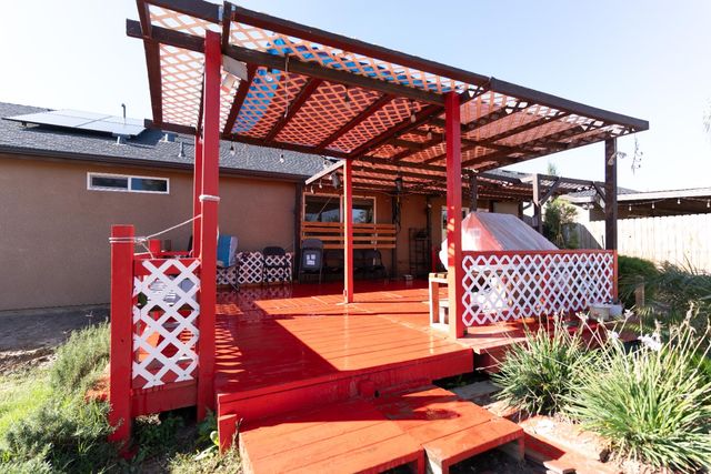 1853 S Kerckhoff Way, Hanford, CA 93230