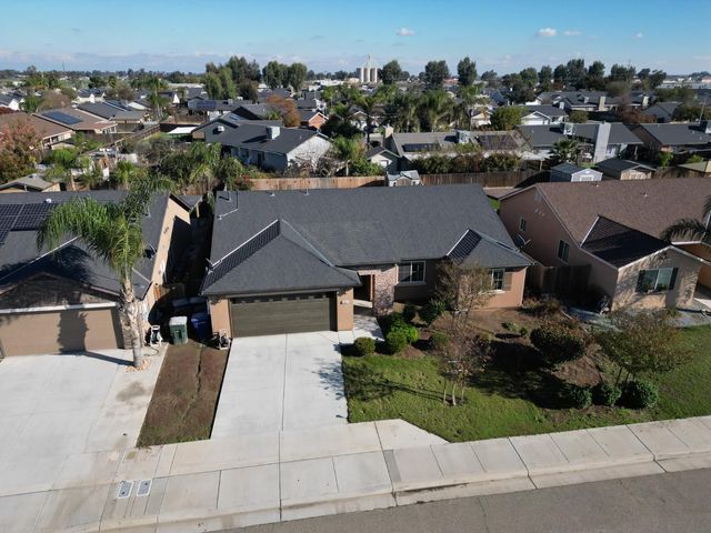 1853 S Kerckhoff Way, Hanford, CA 93230