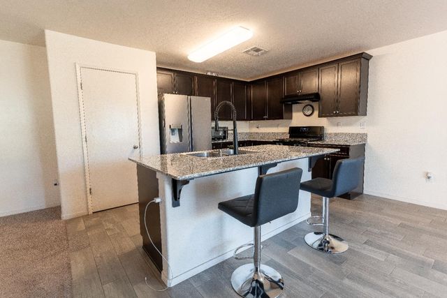 1853 S Kerckhoff Way, Hanford, CA 93230