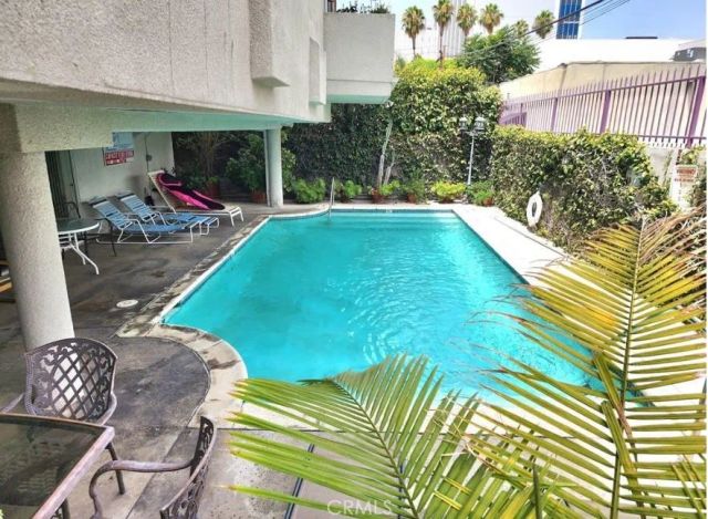 14631 Dickens Street 11, Sherman Oaks, CA 91403