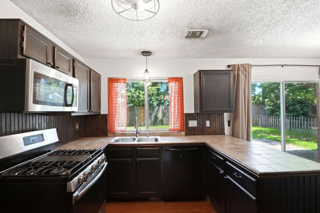 5211 Spring Circle Drive, Pearland, TX 77584