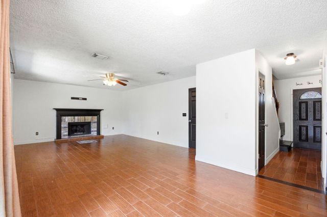 5211 Spring Circle Drive, Pearland, TX 77584
