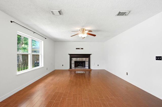 5211 Spring Circle Drive, Pearland, TX 77584