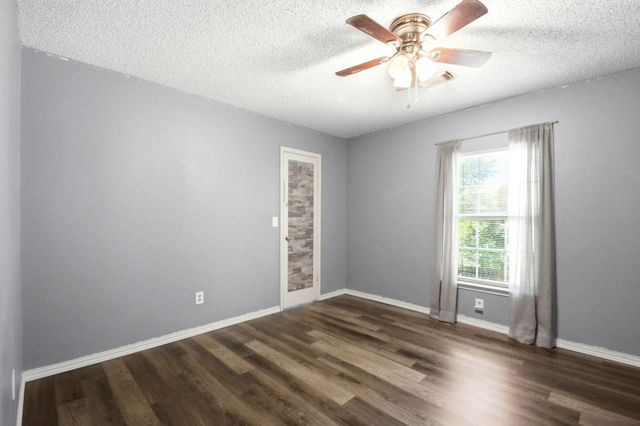 5211 Spring Circle Drive, Pearland, TX 77584