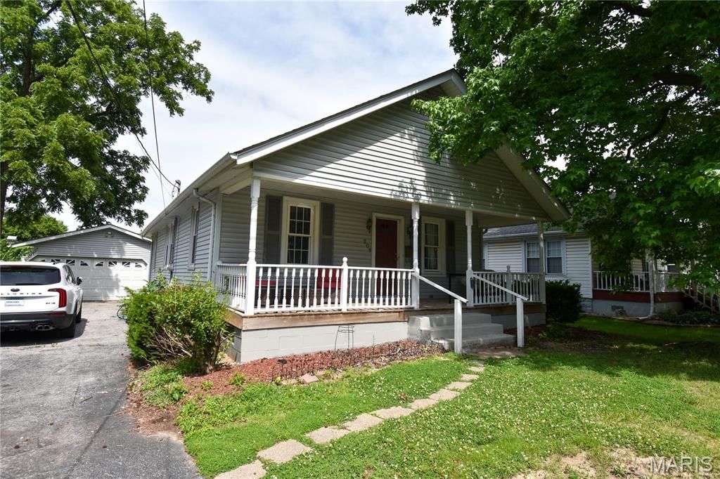 208 Wisconsin Avenue, Alton, IL 62002