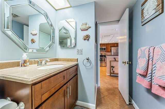 4750 COVE CIRCLE 605, St Petersburg, FL 33708