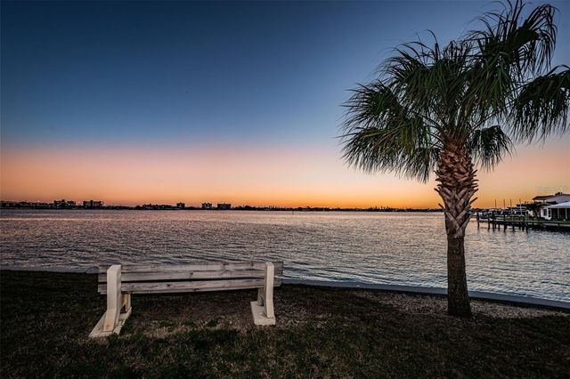 4750 COVE CIRCLE 605, St Petersburg, FL 33708