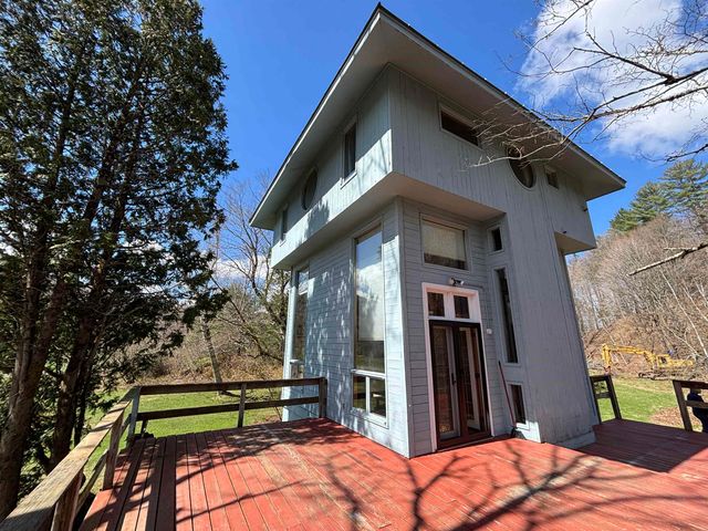 19 River Run Drive, Hyde Park, VT 05655