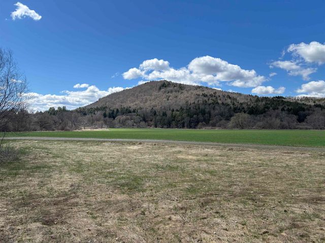 19 River Run Drive, Hyde Park, VT 05655