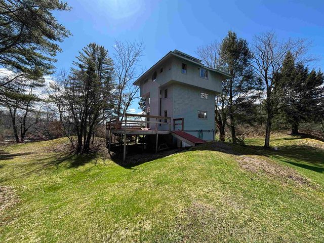 19 River Run Drive, Hyde Park, VT 05655