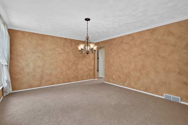 906 34 Avenue, Moline, IL 61265