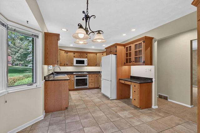 906 34 Avenue, Moline, IL 61265