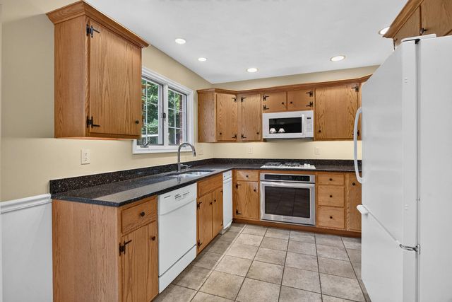 906 34 Avenue, Moline, IL 61265