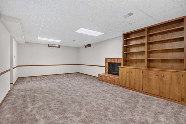906 34 Avenue, Moline, IL 61265