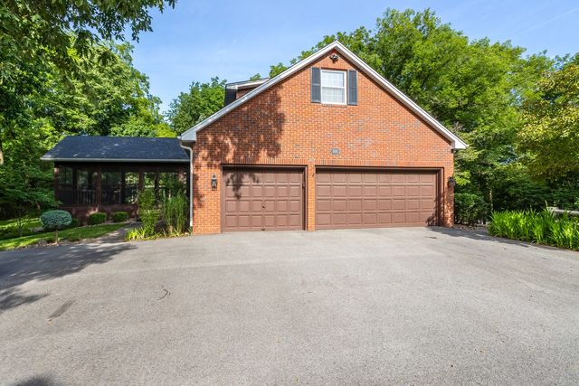 906 34 Avenue, Moline, IL 61265