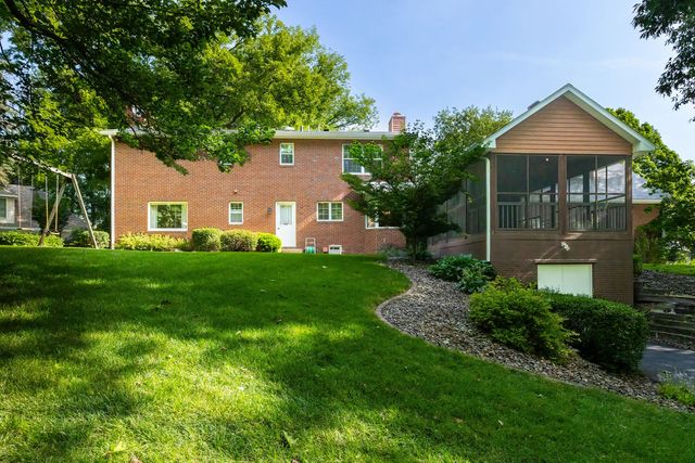 906 34 Avenue, Moline, IL 61265