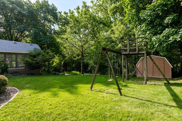 906 34 Avenue, Moline, IL 61265