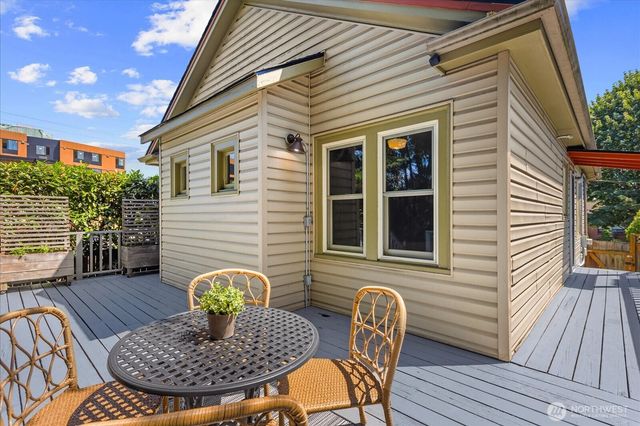 946 N 83rd Street, Seattle, WA 98103