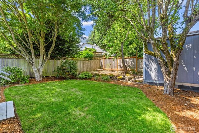 946 N 83rd Street, Seattle, WA 98103