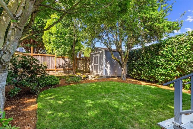 946 N 83rd Street, Seattle, WA 98103