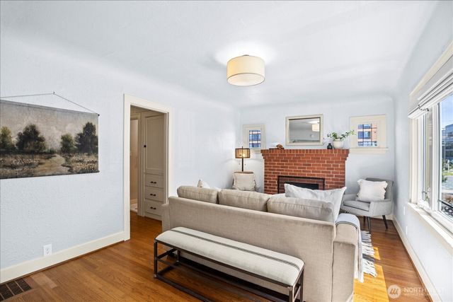 946 N 83rd Street, Seattle, WA 98103
