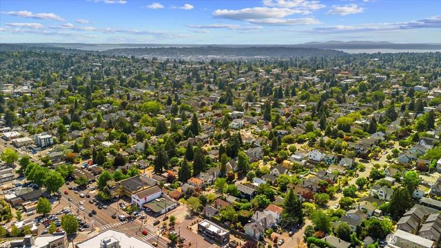 946 N 83rd Street, Seattle, WA 98103