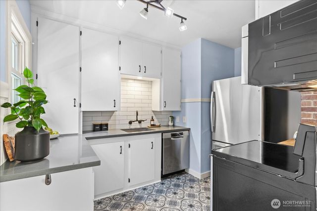 946 N 83rd Street, Seattle, WA 98103