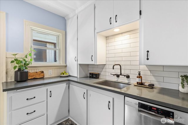946 N 83rd Street, Seattle, WA 98103