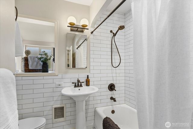 946 N 83rd Street, Seattle, WA 98103