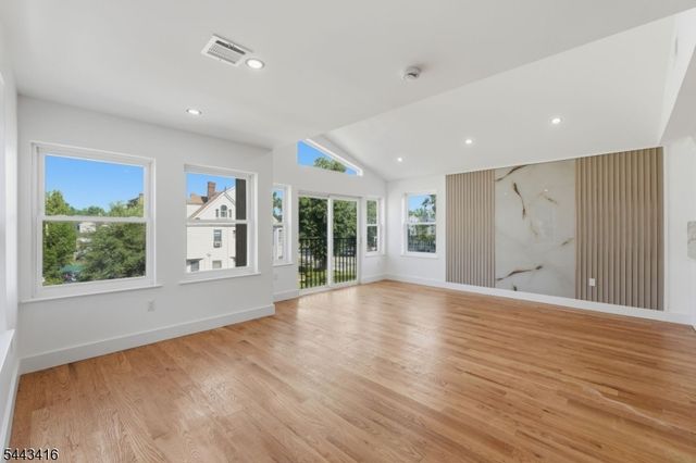 130 N 17Th St, East Orange City, NJ 07017