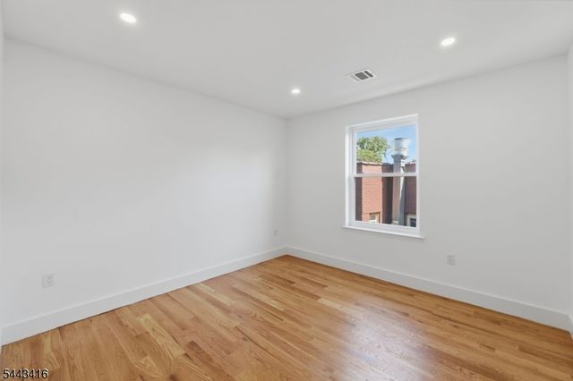 130 N 17Th St, East Orange City, NJ 07017