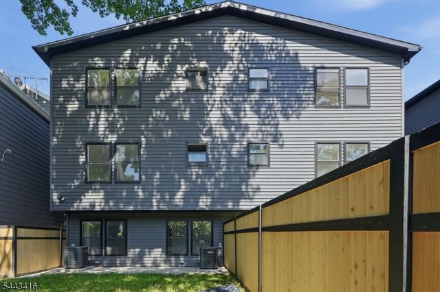 130 N 17Th St, East Orange City, NJ 07017