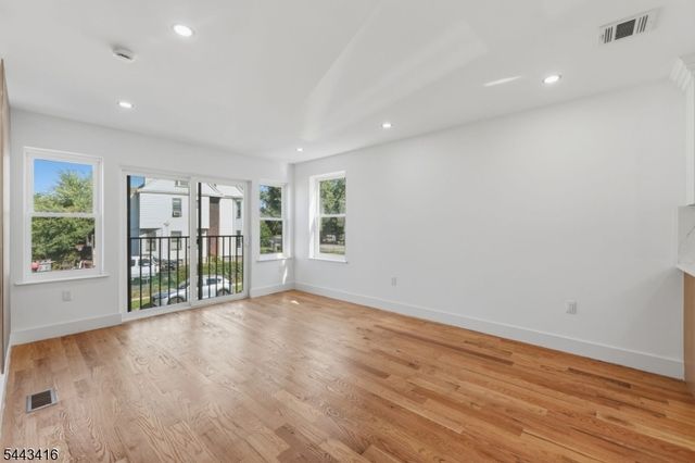 130 N 17Th St, East Orange City, NJ 07017