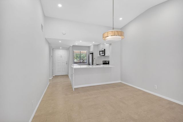 6649 Somerset Drive 206, Boca Raton, FL 33433