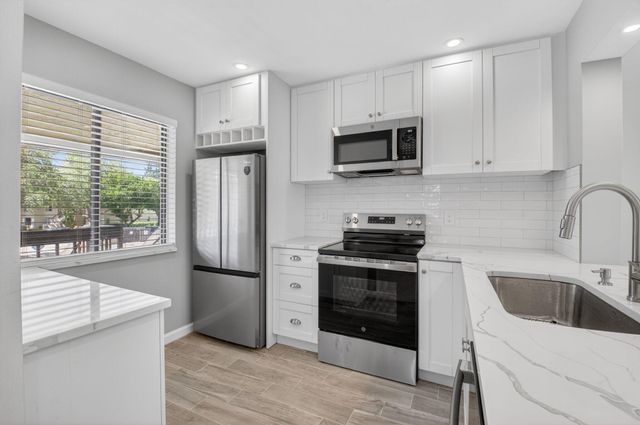 6649 Somerset Drive 206, Boca Raton, FL 33433