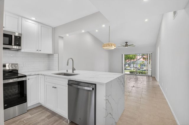 6649 Somerset Drive 206, Boca Raton, FL 33433