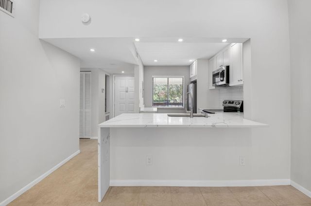 6649 Somerset Drive 206, Boca Raton, FL 33433