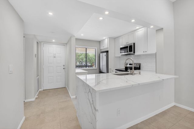 6649 Somerset Drive 206, Boca Raton, FL 33433