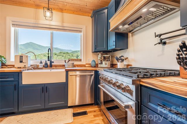 793 State Highway 197 South, Burnsville, NC 28714