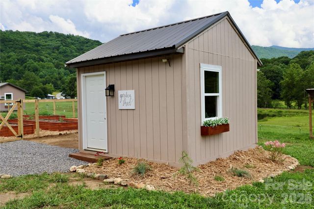 793 State Highway 197 South, Burnsville, NC 28714