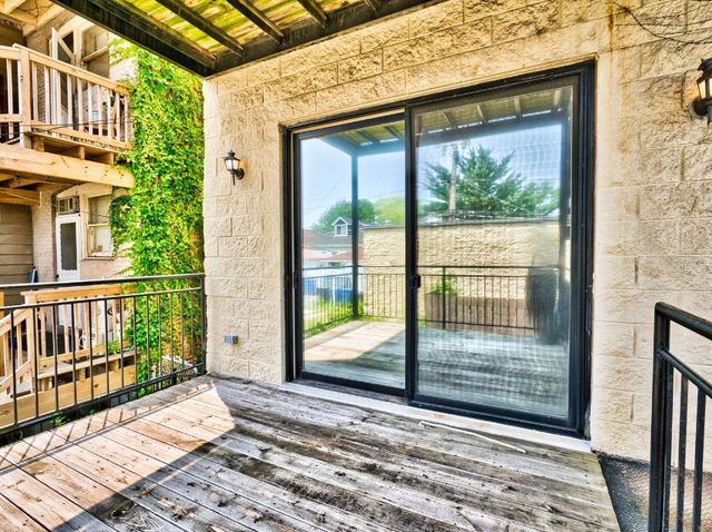 6439 N Rockwell Street 2, Chicago, IL 60645