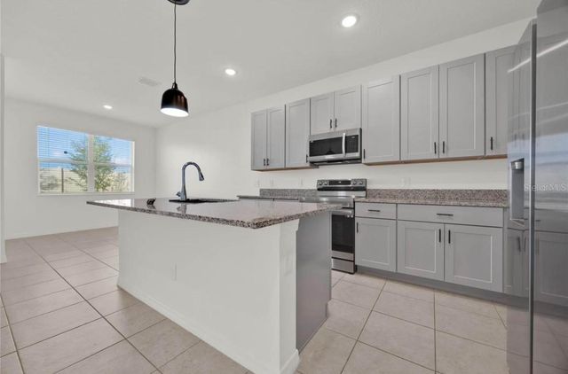 811 RICHMOND ESTATE AVENUE, Haines City, FL 33844