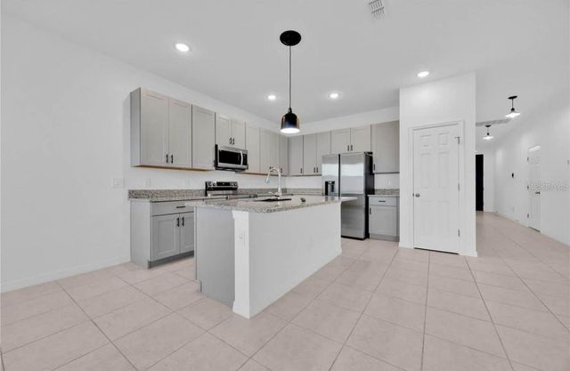 811 RICHMOND ESTATE AVENUE, Haines City, FL 33844