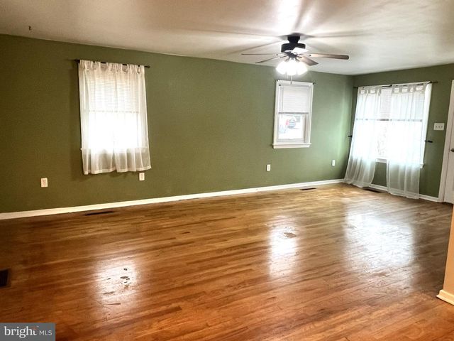 205 LINN ST, Harrisburg, PA 17109