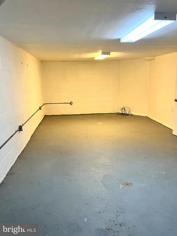 205 LINN ST, Harrisburg, PA 17109