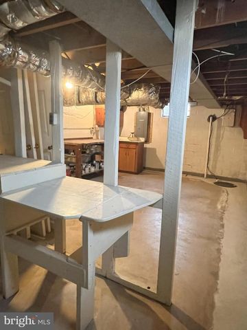 205 LINN ST, Harrisburg, PA 17109