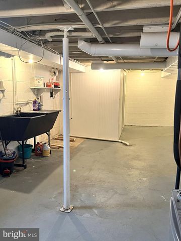 205 LINN ST, Harrisburg, PA 17109