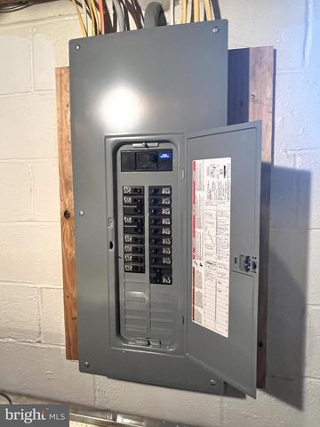 205 LINN ST, Harrisburg, PA 17109